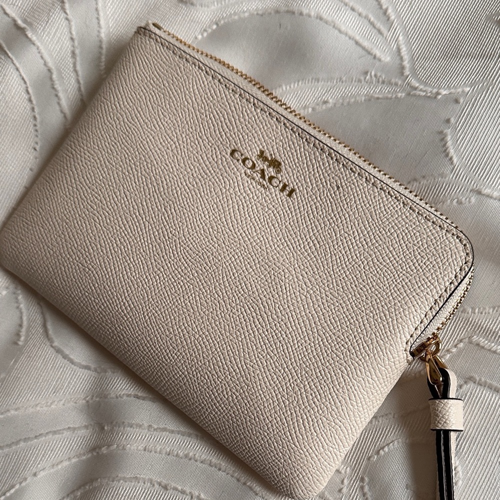 Coach Corner Zip Wallet